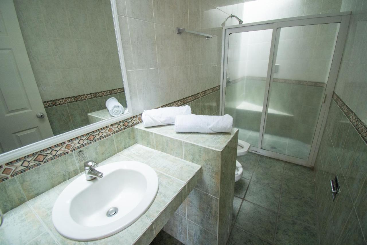 Auto Hotel Hacienda Arriba León Exteriör bild