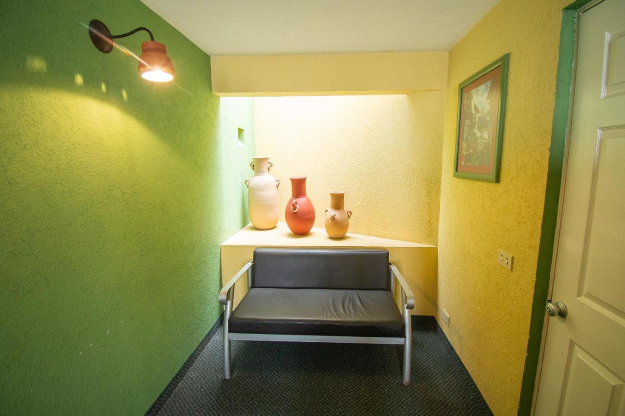 Auto Hotel Hacienda Arriba León Exteriör bild